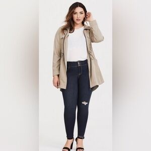 TORRID Distressed Jegging - Premium Stretch Dark Wash jeans